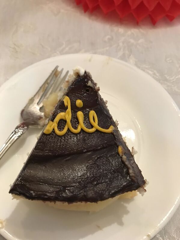 funny people having a worse day, well that sucks, cake that says die on it