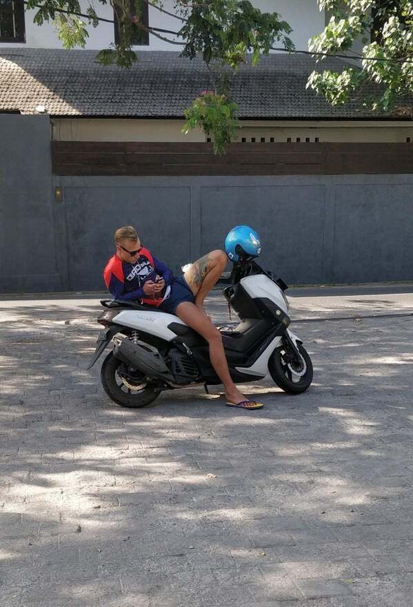 guy on motorcycle and it looks like a woman is on there with him but it is his leg, Confusing pictures, confusing perspective reddit, funny accidental photos, weird funny perspective, play to the top of your intelligence, patterns and the brain