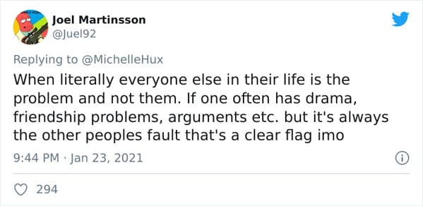 Relationship red flags, funny tweets about red flags, relatable tweets, twitter thread about red flags, narcissists, viral twitter thread