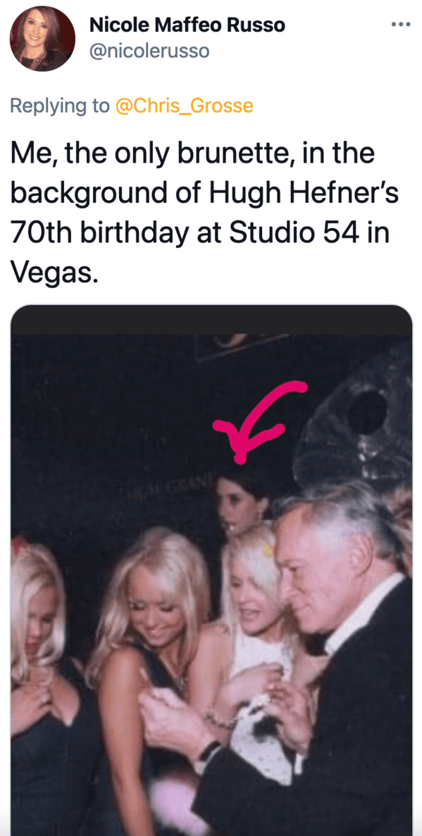 Unintentional photobomb twitter thread, funny photobombs, photobombing, funny unintentional appearances in a photo, pictures of famous people, people accidentally ruining photos