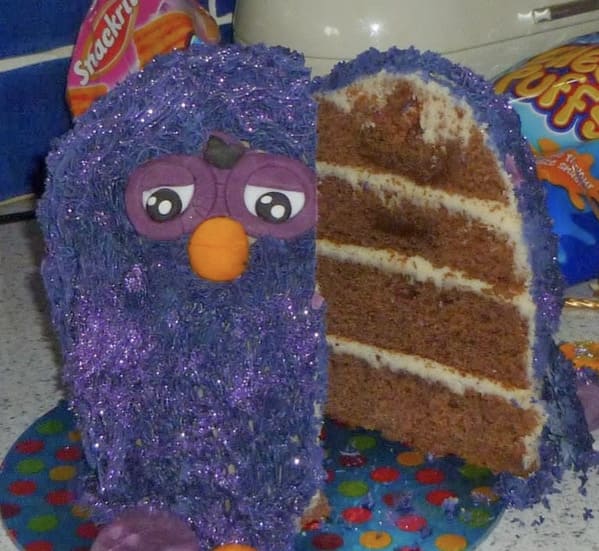 Cakes with threatening auras, funny weird cake, strange designs on cake, wtf cakes, hilariously weird desserts, funny pics