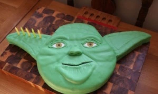 Cakes with threatening auras, funny weird cake, strange designs on cake, wtf cakes, hilariously weird desserts, funny pics