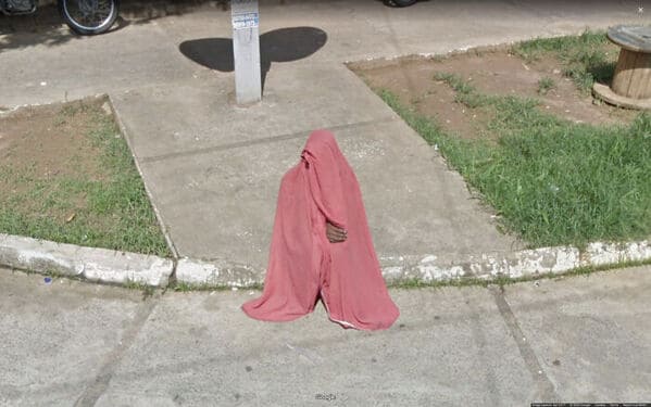 Funny google street view, pictures from google accidentally captured, funny pics from google, weird wtf moments on google, Jon Rafman, art, photos, cool pics