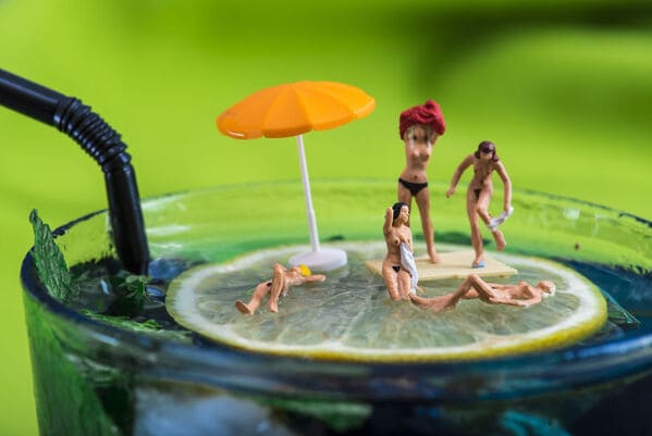 Tiny Wasteland, Instagram cool photos of small objects, dioramas of dystopia, tinywasteland, cool art made of tiny people in everyday items, funny odd photos of small people in small things, WTF, Peter Csakvari