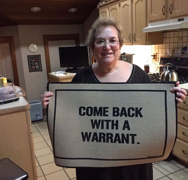 Funny doormats, funny pics from houseguests, r funny, reddit, jokes, dog jokes, weird signs, houseguests not feeling welcome, hilarious signs outside house, lol