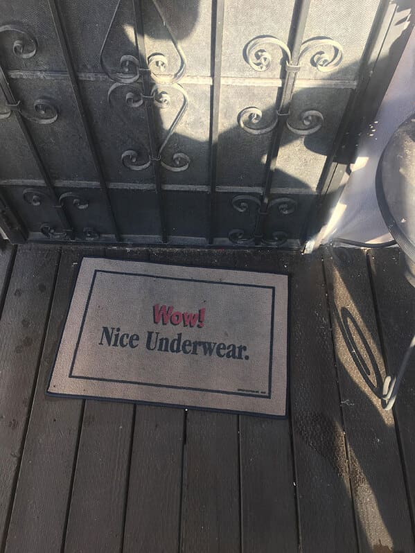 Funny doormats, funny pics from houseguests, r funny, reddit, jokes, dog jokes, weird signs, houseguests not feeling welcome, hilarious signs outside house, lol