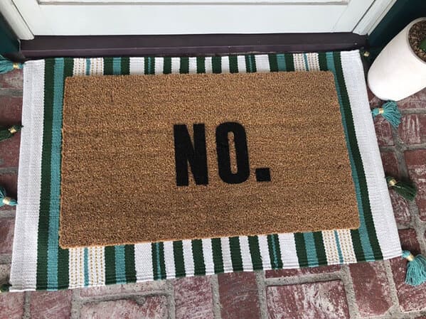 Funny doormats, funny pics from houseguests, r funny, reddit, jokes, dog jokes, weird signs, houseguests not feeling welcome, hilarious signs outside house, lol