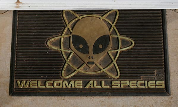 Funny doormats, funny pics from houseguests, r funny, reddit, jokes, dog jokes, weird signs, houseguests not feeling welcome, hilarious signs outside house, lol