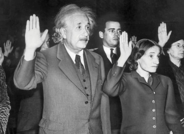 Einstein holding up hand to take pledge, Funny Fake history photos, r fakehistoryporn, facts about history that are not true, false textbook photos, historical pics with funny captions, lol, jokes, old photos with hilarious explanations, funny pics