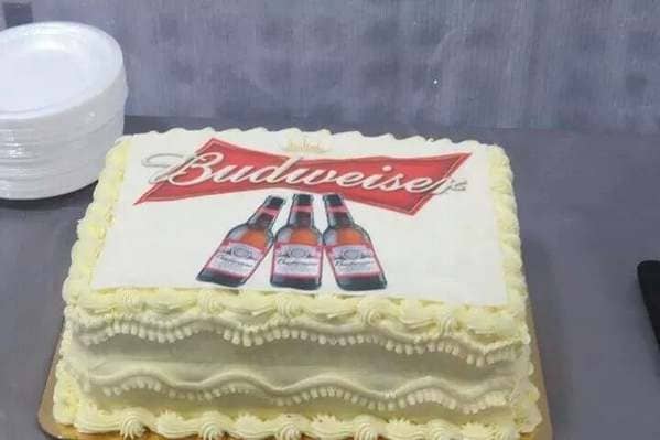 Trashy weddings, funny wedding fails, weird bride and groom photos, not so classy weddings, people being idiots at wedding reception and ceremony, funny pics, reddit r trashy