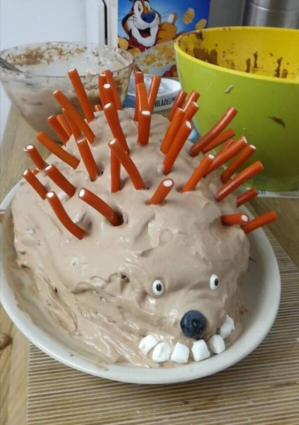 Hedgehog cake fails, nailed it, cakes with threatening auras, funny pictures of terrible bakers, funny meme, cakes, baking, lol