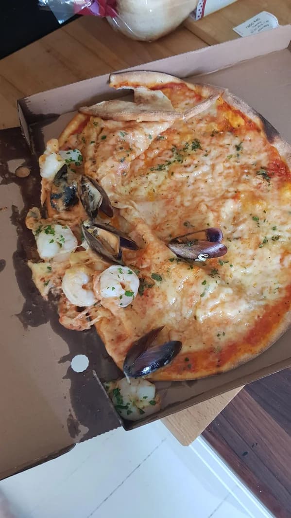 pizza mushed in box, Well that sucks, people having a bad day, worse day than you, sad photos, tragedy plus time equals comedy, funny photos of unfortunate events, r wellthatsucks, reddit, funny pics