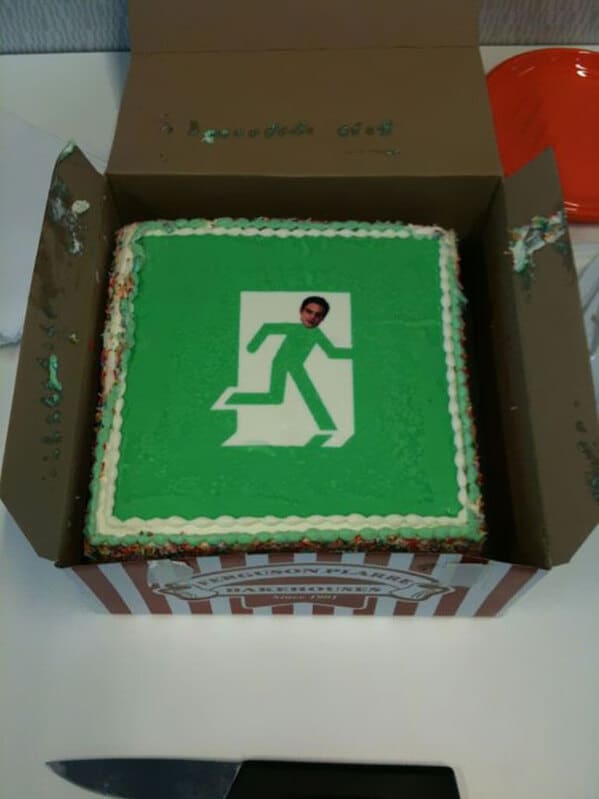 Funny people who quit their jobs in creative ways, funny pictures of people quitting their job, bad bosses, I quit cake, lol, reddit